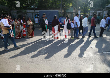 Dhaka, Bangladesh. 1st Dec, 2017. Bangladeshi Christians wait in a queue to attend mass to be held by Pope Francis in Dhaka, Bangladesh, December 1, 2017. About 80,000 Catholics from around the country were estimated to have joined event. Credit: Suvra Kanti Das/ZUMA Wire/Alamy Live News Stock Photo