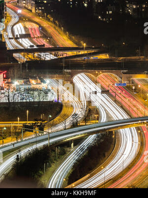 Berlin, Germany. 30th Nov, 2017. The cars on the city motorway leave traces of lights near the radio tower in the evening in Berlin, Germany, 30 November 2017. (Long exposure shot). Credit: Paul Zinken/dpa/Alamy Live News Stock Photo