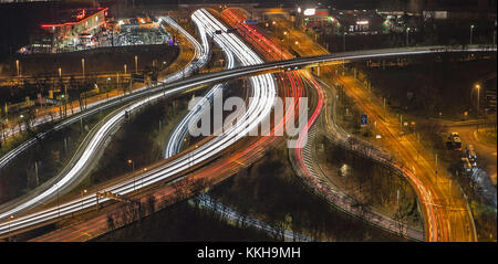 Berlin, Germany. 30th Nov, 2017. The cars on the city motorway leave traces of lights near the radio tower in the evening in Berlin, Germany, 30 November 2017. (Long exposure shot). Credit: Paul Zinken/dpa/Alamy Live News Stock Photo