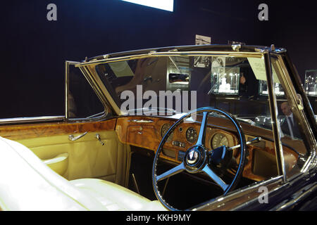 London, UK,1st December 2017, Top Celebrity cars on display at Bonhams in London. Cars include: A 1959 Rolls-Royce Silver Cloud (£600,000-800,000) It originally belonged to Pete Murray OBE, and the car was used as the wedding car for the marriage of Madonna and Guy Ritchie at Skibo Castle in 2000 Credit: Keith Larby/Alamy Live News Stock Photo