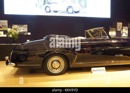 London, UK,1st December 2017, Top Celebrity cars on display at Bonhams in London. Cars include: A 1959 Rolls-Royce Silver Cloud (£600,000-800,000) It originally belonged to Pete Murray OBE, and the car was used as the wedding car for the marriage of Madonna and Guy Ritchie at Skibo Castle in 2000 Credit: Keith Larby/Alamy Live News Stock Photo