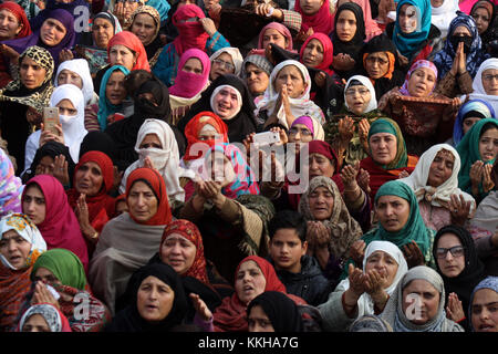 Kashmir. 1st December, 2017. Thousands of Devotes .Braving bone-chilling cold, from across Kashmir visited revered Hazratbal shrine on praying as kashmiri Head priest displaying holy relic of Prophet Muhammad (SAW) .on the eve of Eid-Milad-un-Nabi (SAW).The devotees including men, women and children visited the shrine throughout the day to offer prayers and have glimpse of the holy relic of Prophet Muhammad (SAW), which were displayed after every congregational prayers. Credit: sofi suhail/Alamy Live News Stock Photo