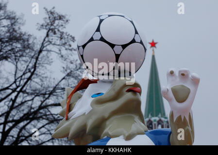 Moskau, Russland. 29th Nov, 2017. Der Kreml with dem Wolf Zabivaka, Maskottchen der Fussball- WM 2018. Feature/Schmuckbild/Hintergrund/Hintergrundbild. Fussball: Auslosung zur FIFA- Fussball Weltmeisterschaft 2018 in Moskau, Russland 01.12.2017 - Football, Draw for the FIFA- World Cup 2018, Moscow, December 01, 2017 |usage worldwide Credit: dpa/Alamy Live News