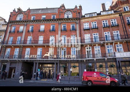 Windsor, UK. 1st Dec, 2017. The Harte & Garter Hotel. Hotels in Windsor close to Windsor Castle have already reported increased trade since the announcement of the engagement of Prince Harry and Meghan Markle. Credit: Mark Kerrison/Alamy Live News Stock Photo
