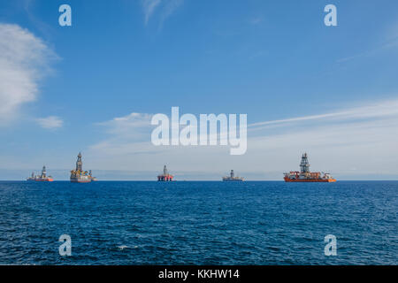 ship and drilling platfom ,  offshore drill platform - Stock Photo