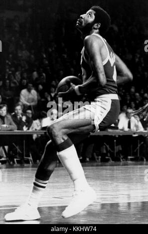 Connie Hawkins, a legendary player in the American Basketball ...