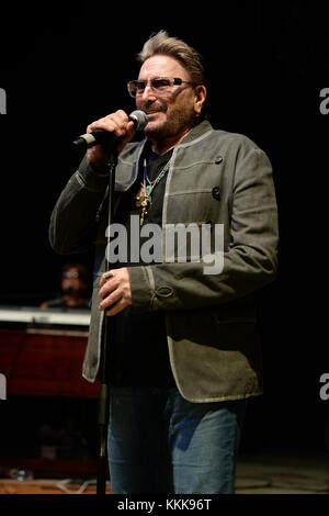 POMPANO BEACH, FL - OCTOBER 08: Chuck Negron performs at The Pompano Beach Amphitheater on October 8, 2015 in Pompano Beach Florida   People:  Chuck Negron Stock Photo