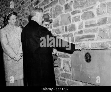 Franklin and Eleanor Roosevelt FDR library cornerstone 1938 Stock Photo