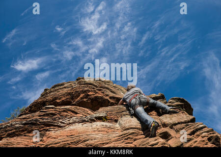 Climber at the PK edge on the Hochsteinnadel, Dahner Felsenland, Palatine Forest, Rhineland-Palatinate, Germany, Stock Photo