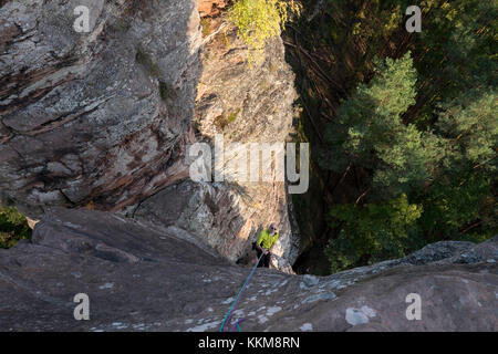 Climber at the PK edge on the Hochsteinnadel, Dahner Felsenland, Palatine Forest, Rhineland-Palatinate, Germany, Stock Photo