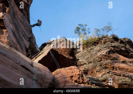 Climber at the PK edge on the Hochsteinnadel, Dahner Felsenland, Palatine Forest, Rhineland-Palatinate, Germany, Stock Photo