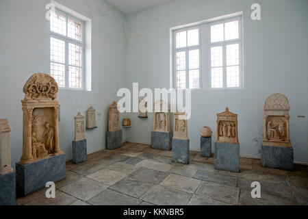 Griechenland, Kykladen, Mykonos, Mykonos-Stadt (Chora), Archäologisches Museum, Saal  Zita, hellenistische Grabstelen Stock Photo
