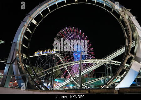 San Fernando, Pampanga, Philippines. 01st Dec, 2017. SM City Pampanga unveils the 'biggest lantern of hope' on December 1, 2017. The 213 feet ferris wheel was decorated with 12,232 dancing led lights that brightens up the Christmas feel of Northern Luzon. Pampanga is the Christmas Capital of the Philippines. Credit: Sherbien Dacalanio/Pacific Press/Alamy Live News Stock Photo