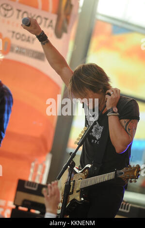 NEW YORK, NY - AUGUST 07: Musician Keith Urban performs on NBC's 'Today' at Rockefeller Plaza on August 7, 2015 in New York City.   People:  Keith Urban Stock Photo