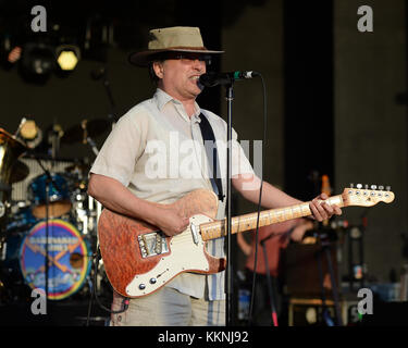 BOCA RATON, FL - JULY 10: Gordon Gano of the Violent Femmes performs at the Sunset Cove Ampitheatre on July 10, 2015 in Boca Raton, Florida.   People:  Gordon Gano Stock Photo