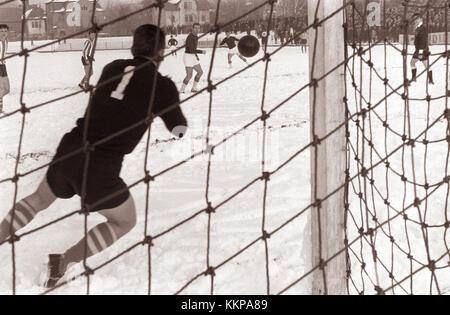 Nogomet Maribor Lokomotiva V Jugoslovanskem Pokalu 1961 1 Stock Photo Alamy