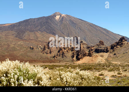 Los Roques de Garcia and Pico del Teide (3718m) in the Caldera de las Canadas, Tenerife, Canary Islands, Spain Stock Photo