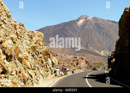 Los Roques de Garcia in the TF 21 with view to Pico del Teide, (3718 m) Tenerife, Canary Islands, Spain Stock Photo
