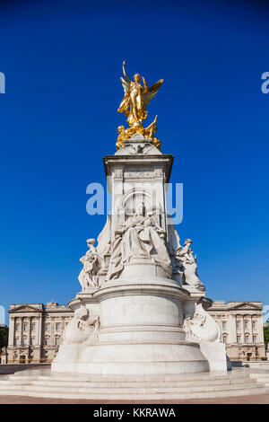 England, London, Queen Victoria Memorial and Buckingham Palace Stock Photo