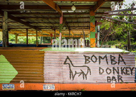 British Virgin Islands, Tortola, Capoons Bay, Bomba's Beach Shack outdoor bar Stock Photo