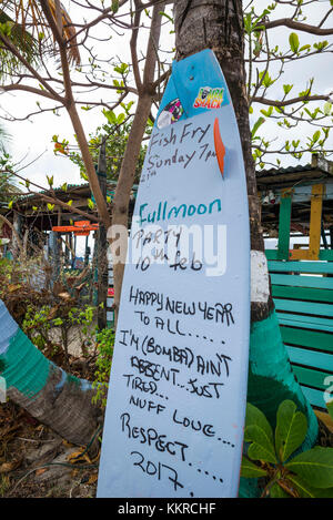 British Virgin Islands, Tortola, Capoons Bay, Bomba's Beach Shack outdoor bar, signs Stock Photo