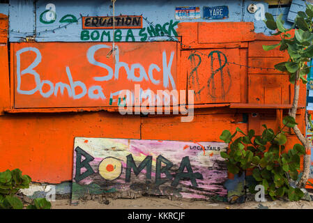 British Virgin Islands, Tortola, Capoons Bay, Bomba's Beach Shack outdoor bar, signs Stock Photo