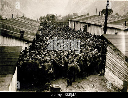 Italijanski vojni ujetniki po bitki pri Kobaridu Stock Photo