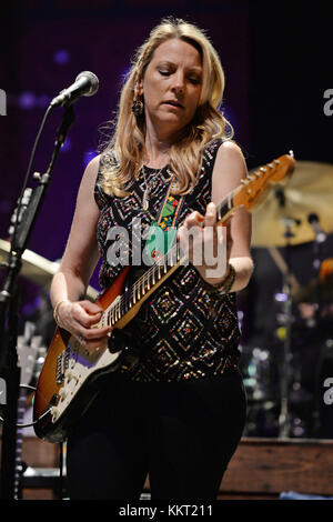 BOCA RATON - JANUARY 18: Susan Tedeschi of Tedeschi Trucks Band performs during the Sunshine Blues Festival at the Mizner Park Amphitheatre on January 18, 2015 in Boca Raton, Florida.  People:  Susan Tedeschi of Tedeschi Trucks Band Stock Photo