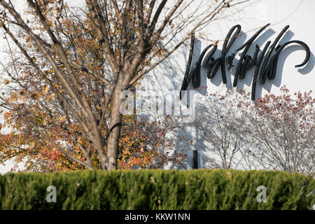 Lord & Taylor Logo Sign, Fair Oaks Mall Fairfax VA