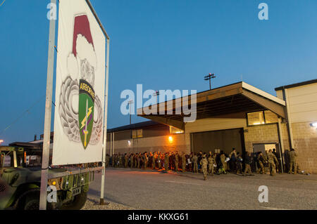 Fort Bragg, NC, USA. 1st Dec, 2017. Dec. 1, 2017 - FORT BRAGG, N.C., USA - Paratroopers line the street at Green Ramp on Pope Army Airfield, Friday, as the sun rises, waiting to donate their toys at the 20th Annual Randy Oler Memorial Operation Toy Drop. The airborne operation, hosted by the U.S. Army Civil Affairs & Psychological Operations Command (Airborne), is the world's largest combined airborne operation with paratroopers from nine allied nations participating. The annual event allows paratroopers the opportunity to help children in communities surrounding Fort Bragg rece Stock Photo