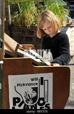 Little girl playing piano at Edinburgh Fringe Festival Stock Photo