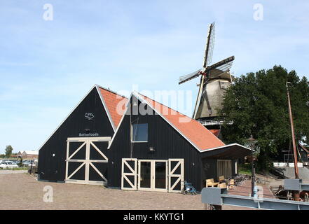 Harderwijk, corn mill De Hoop next to Vissershaven (Fishing Port, nowadays recreational harbour), Harderwijk, The Netherlands. Stock Photo