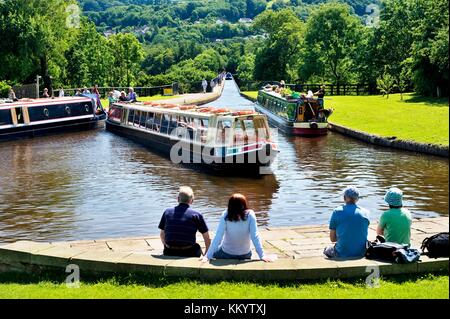 Pontcysyllte Aqueduct finished 1805 carries canal boats on Llangollen Canal over the River Dee valley near Wrexham, Wales, UK Stock Photo