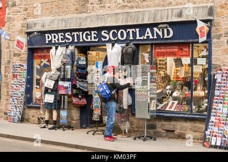 Scottish souvenir shop on the Royal Mile, Canongate, Edinburgh, Scotland, UK Stock Photo
