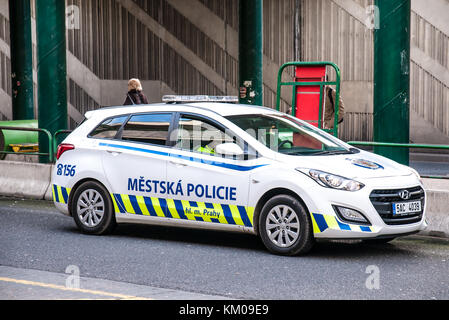 police watch smoking ban on railway station, Prague, Czech Republic, 24. November 2017 Stock Photo