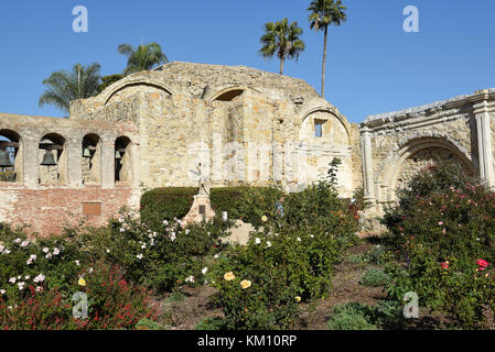 San Juan Capistrano, Ca - December 1, 2017: Mission Bell wall and Serra Statue with the Ruins of the Great Stone Church. Stock Photo