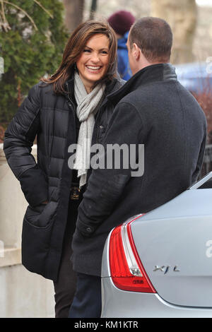 NEW YORK - FEBRUARY 14: Mariska Hargitay Christopher Meloni on the 'Law & Order: Special Victims Unit' movie set on the upper west side. on February 14, 2011 in New York City.   People:  Mariska Hargitay Christopher Meloni Stock Photo