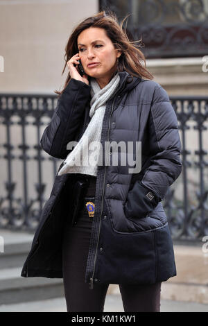 NEW YORK - FEBRUARY 14: Mariska Hargitay Christopher Meloni on the 'Law & Order: Special Victims Unit' movie set on the upper west side. on February 14, 2011 in New York City.   People:  Mariska Hargitay Stock Photo