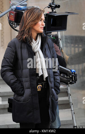 NEW YORK - FEBRUARY 14: Mariska Hargitay Christopher Meloni on the 'Law & Order: Special Victims Unit' movie set on the upper west side. on February 14, 2011 in New York City.   People:  Mariska Hargitay Stock Photo