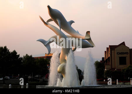 Sunrise over the the Rhapsody sculpture, Waterfront park, City Art Trail, Kelowna City, Okanagan valley, British Columbia, Canada. Stock Photo