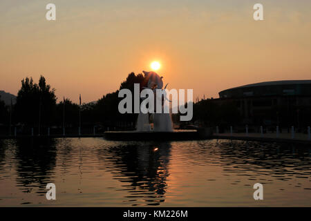 Sunrise over the the Rhapsody sculpture, Waterfront park, City Art Trail, Kelowna City, Okanagan valley, British Columbia, Canada. Stock Photo