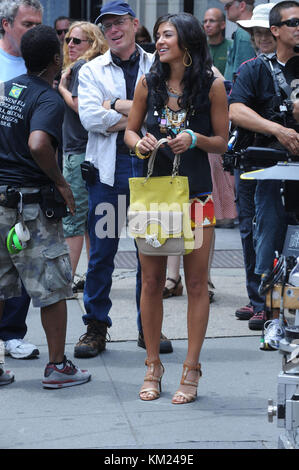 NEW YORK - JULY 09:  Jessica Szohr is seen filming theTV show Gossip Girl on the streets of Manhattan on July 9, 2009 in New York City    People:  Jessica Szohr Stock Photo