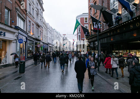 Dublin, Ireland. 3rd Dec, 2017. Christmas spirits high on Grafton street. Busy sunday with merchants and shoppers getting ready for Christmas Stock Photo