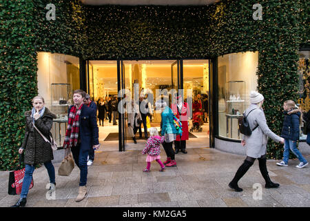 Dublin, Ireland. 3rd Dec, 2017. Brown Thomas on Grafton street. Busy Sunday with merchants and shoppers getting ready for Christmas Stock Photo