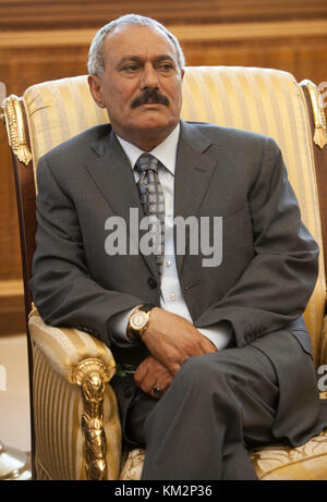 (FILE) An archive photo dated 11 January 2010 shows the President of the Republic of Yemen, Ali Abdullah Salih, one of the longest serving heads of state in the world in Sanaa, Yemen. The Arabic Gulf States are concerned about the escalation of violence in Yemen. They suggest that President Salih gives up his power and in return he will not be put on trial. Photo: Arno Burgi | usage worldwide Stock Photo