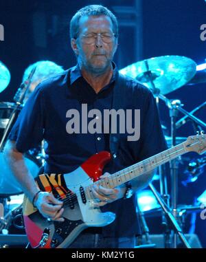 eric-clapton-performing-in-