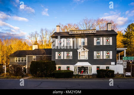 Old Riverton Inn   Riverton, Connecticut, USA Stock Photo