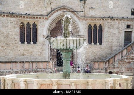 Romanesque XIII-century Fontana Maggiore (monumental fountain) by Nicola Pisano, Giovanni Pisano and Fra Brevignate and Gothic Palazzo dei Priori (Tow Stock Photo