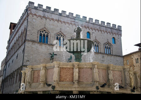 Romanesque XIII-century Fontana Maggiore (monumental fountain) by Nicola Pisano, Giovanni Pisano and Fra Brevignate and Gothic Palazzo dei Priori (Tow Stock Photo