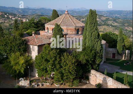 Early Romanesque with Byzantine influences 5th to 6th century Chiesa di San Michele Arcangelo (Temple of Sant’Angelo) in Perugia, Umbria, Italy. 30 Au Stock Photo